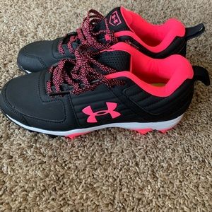 Under Armour Girls Cleats Size 4 New
